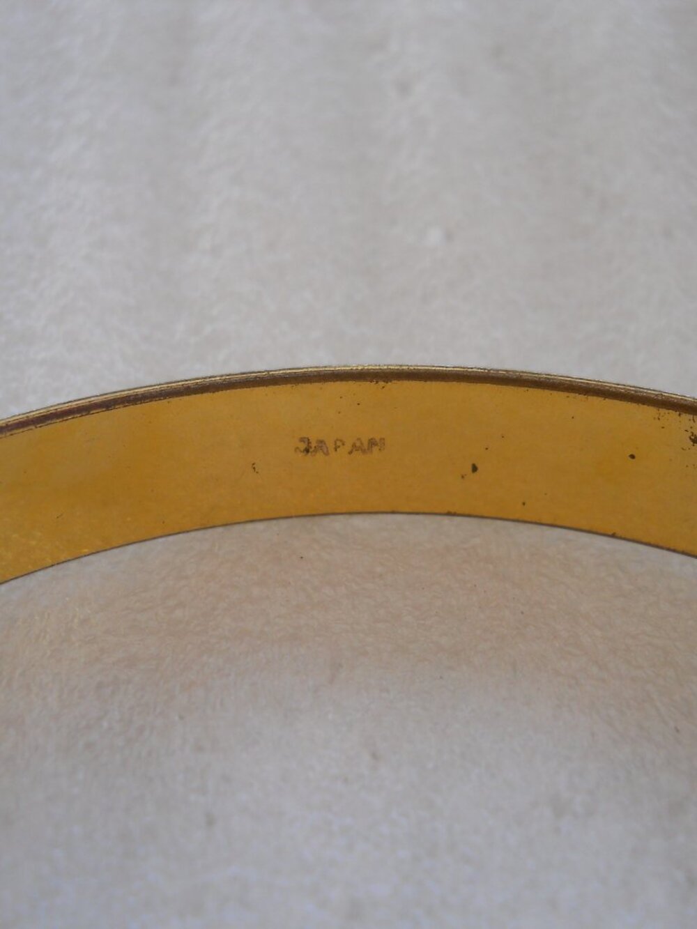 White & Gold Bangle Bracelet   830 - Picture 2 of 2
